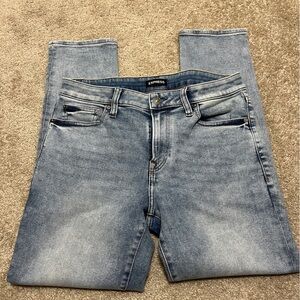 Men’s light wash jeans